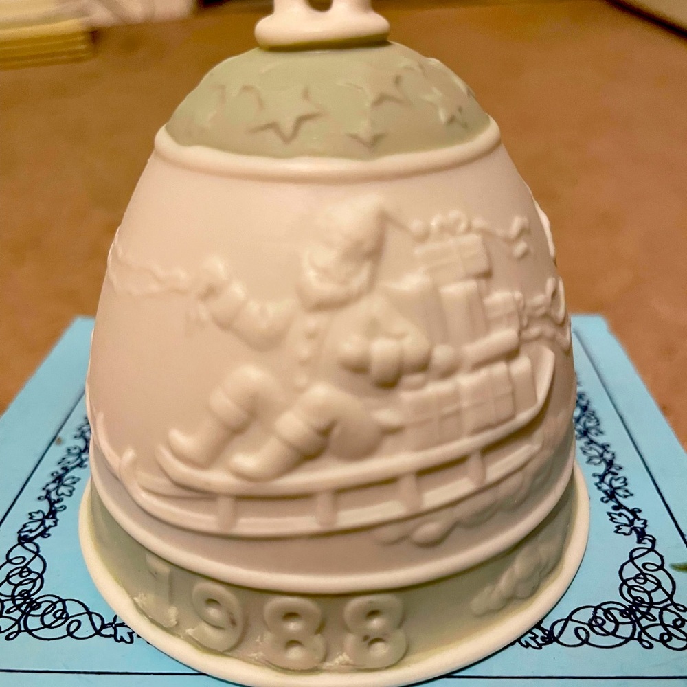 1988 Lladro Bell